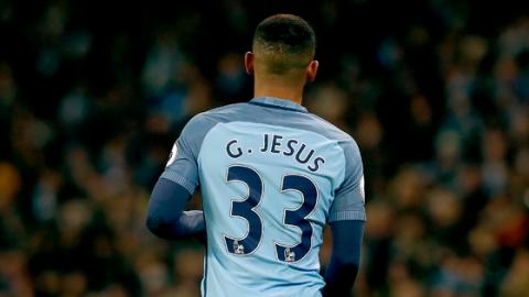 C’est quoi un 9 au foot ?