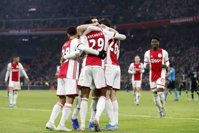 Pourquoi 3 Etoiles sur le maillot de l’Ajax ?