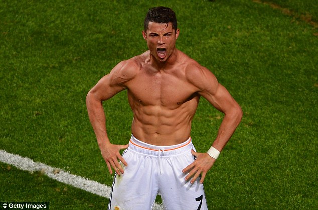 How many hours does Ronaldo sleep?