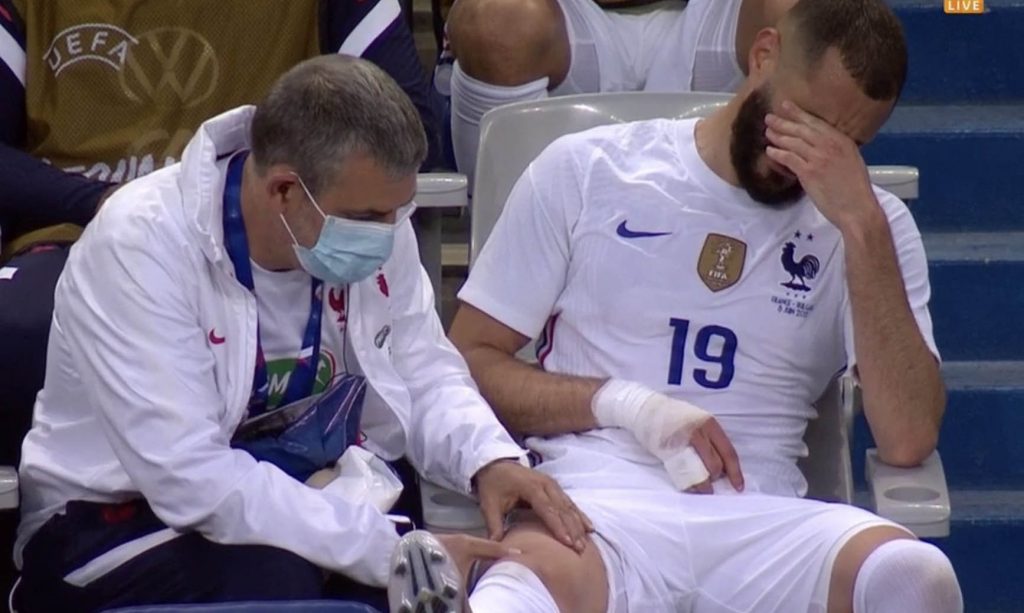 Pourquoi Benzema a T-IL un pansement à la main ?