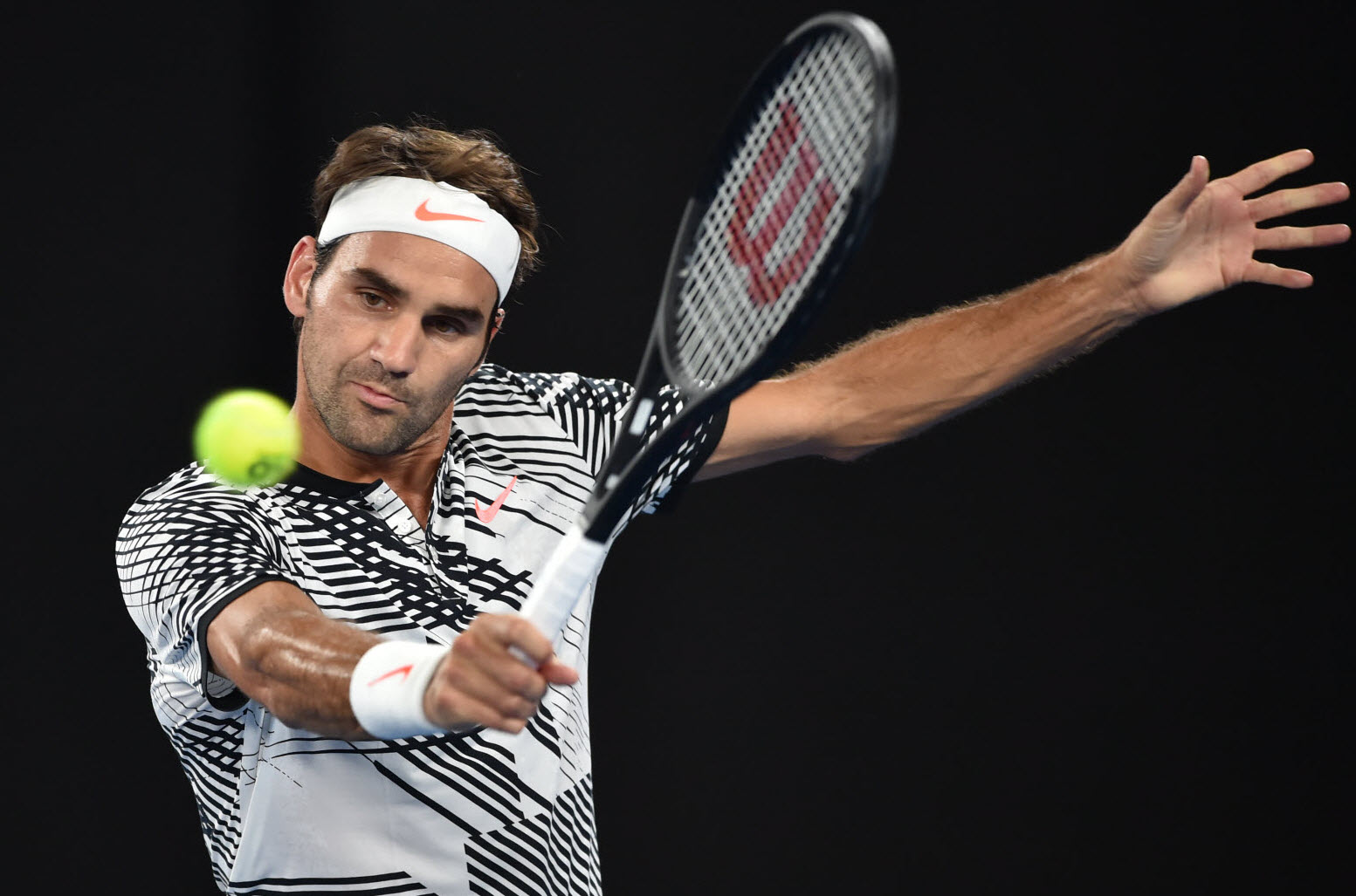 Est-ce que Roger Federer joue toujours au tennis ?