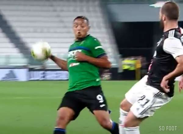 Quand Est-ce qu’il y a coup franc dans la surface ?