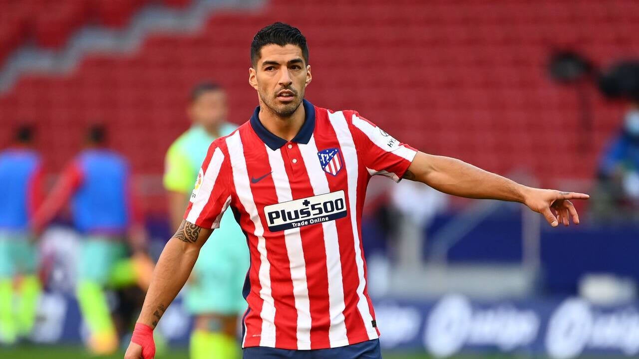 Pourquoi Suarez joue avec un bandage ?