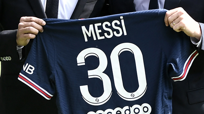 Qui a vendu le plus de maillot entre Messi et cr7 ?