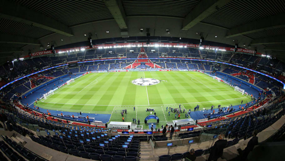 Quel est le terrain de foot le plus grand ?