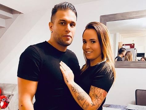 Où vit Julia Paredes ?