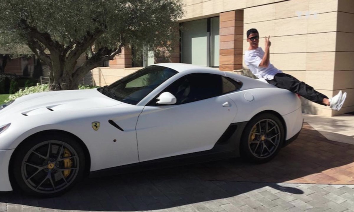 Quelle est la voiture de mbappe ?