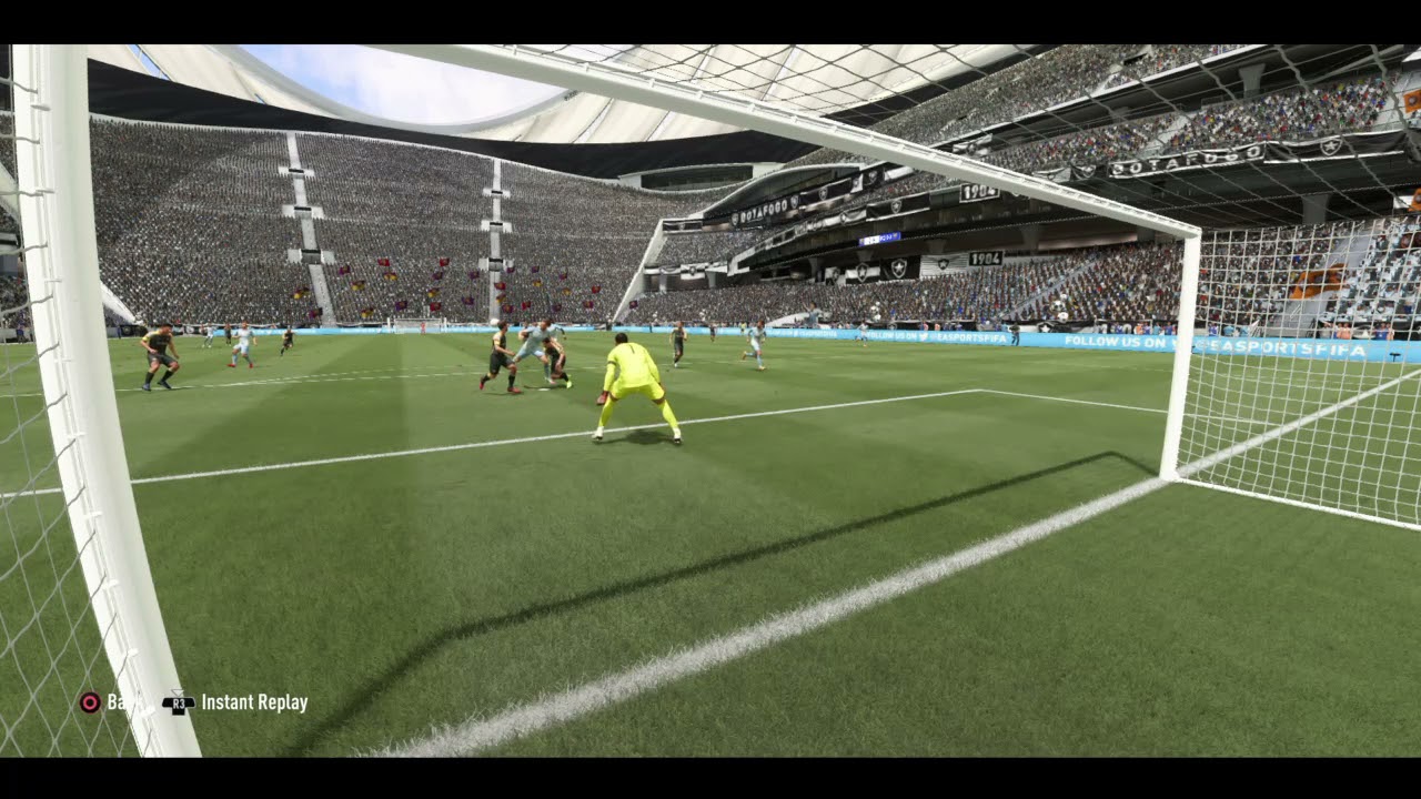 Quel est le meilleur latéral droit de tous les temps ?