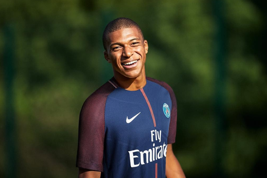 Qui porte le numéro 5 au PSG ?
