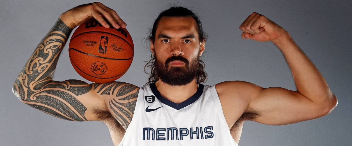 Adams re-signe avec les Grizzlies