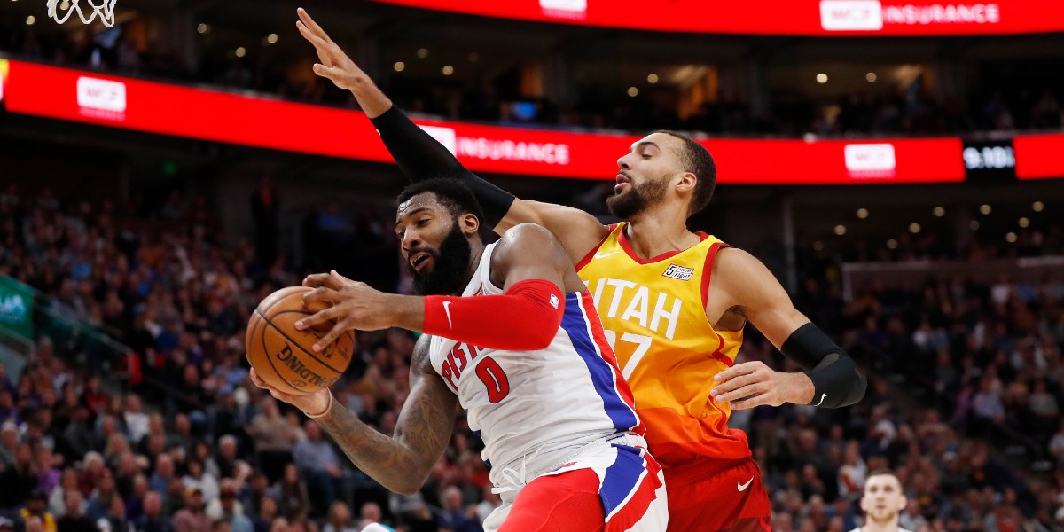 gobert fléchit les muscles