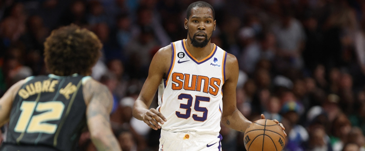 Durant fait ses débuts avec succès à Phoenix