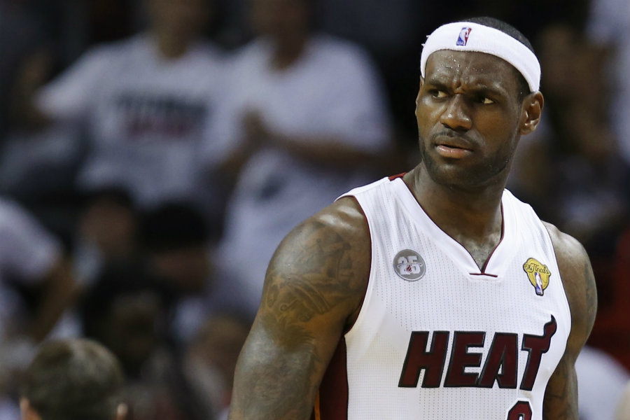 LeBron James s’étouffe