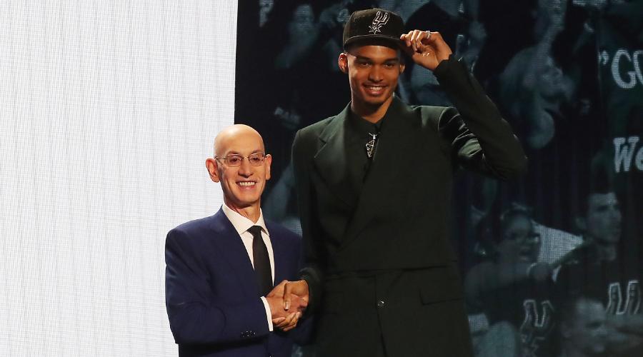 Comment Wembanyama a couru 4 cm aux États-Unis